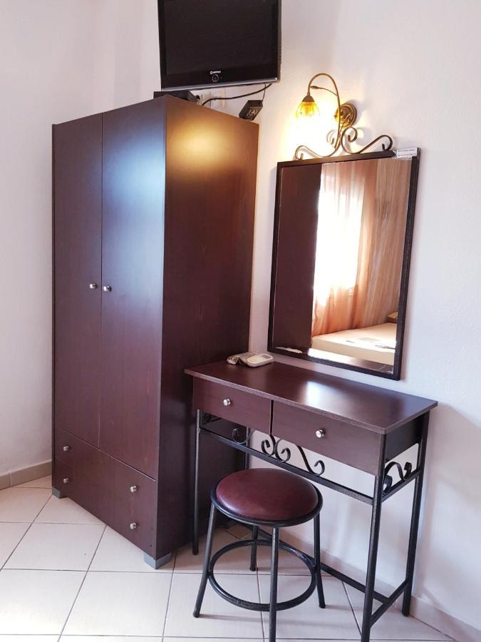 Konstantinos-Elli Rooms Nea Vrasna Exterior photo